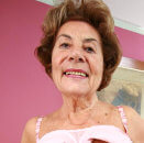 Erfahrene Oma-Erotikamateurin – Portrait einer reifen Amateurin für private Abenteuer