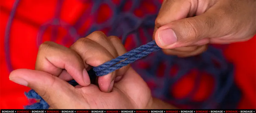 Bondage für Anfänger die mit einfachen Knoten Eindruck machen werden