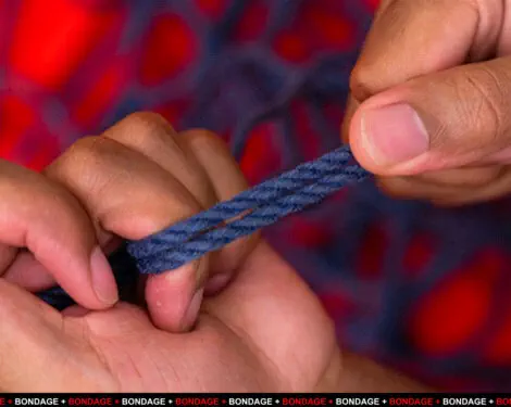Bondage für Anfänger die mit einfachen Knoten Eindruck machen werden